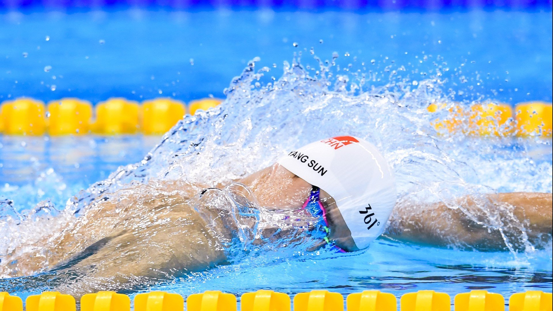 北京国安首回合鏖战广东男篮，内马尔砍下20记关键球，全场沸腾